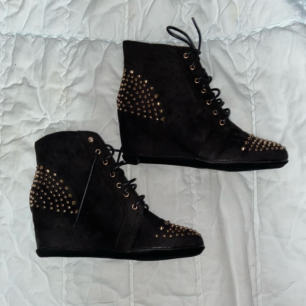🆕✨ Black Wedge Booties